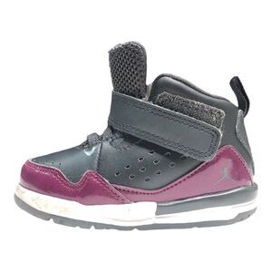 Nike Air Jordan 629944-022 purple and gray size 5c